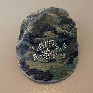 Hot Topic - Camouflage Hat, Skull & Crossbones